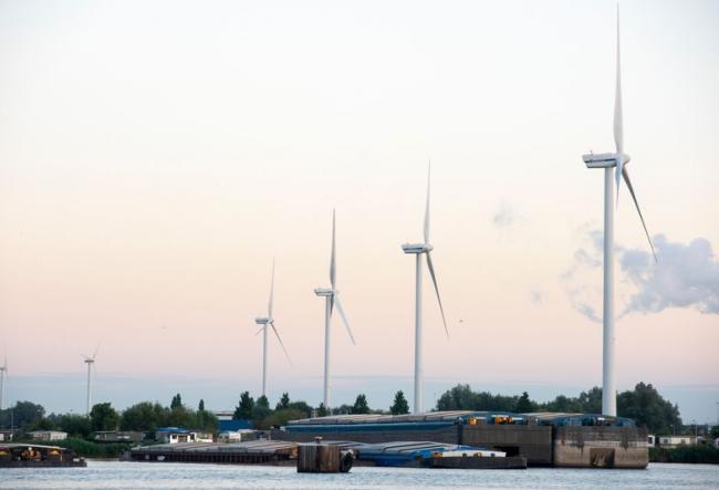 windmolens in de havens van Amsterdam