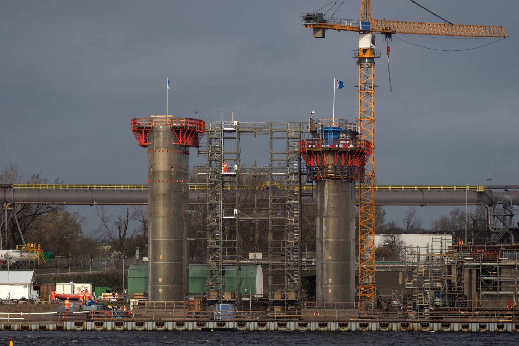 Pijlers zoutdam bereiken hoogste punt - Amports